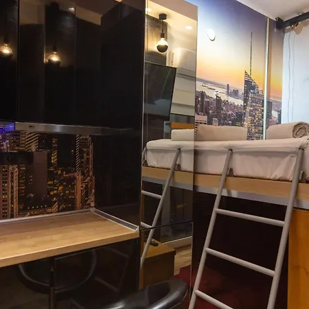 Modern Design Close To Center Apartment
