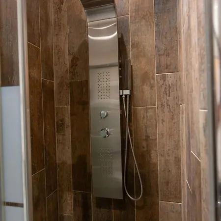 Modern Design Close To Center * Szaloniki
